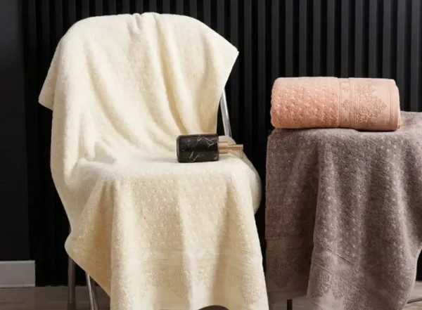 IMG-20260714-WA0278-1.webp Premium AIRIA Cotton Bath Towel 30x60 Inches | 650 GSM Super Absorbent Yarn-Dyed Towel